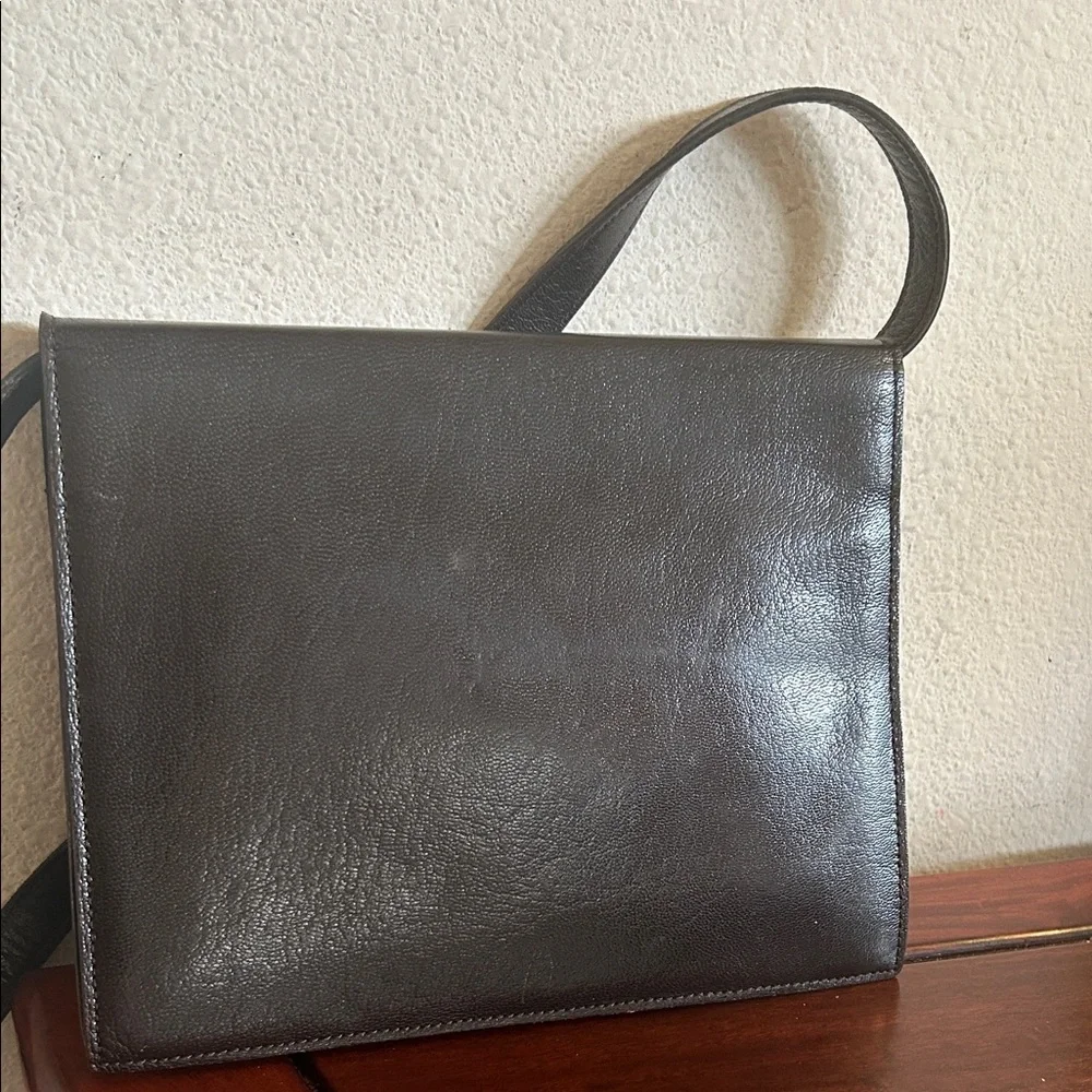 Yves Saint Laurent Leather Shoulder bag